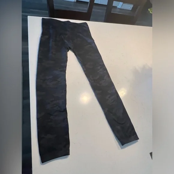 Spanx Cropped Look at Me Now Black Camo Leggings size 1X - Picture 11 of 14